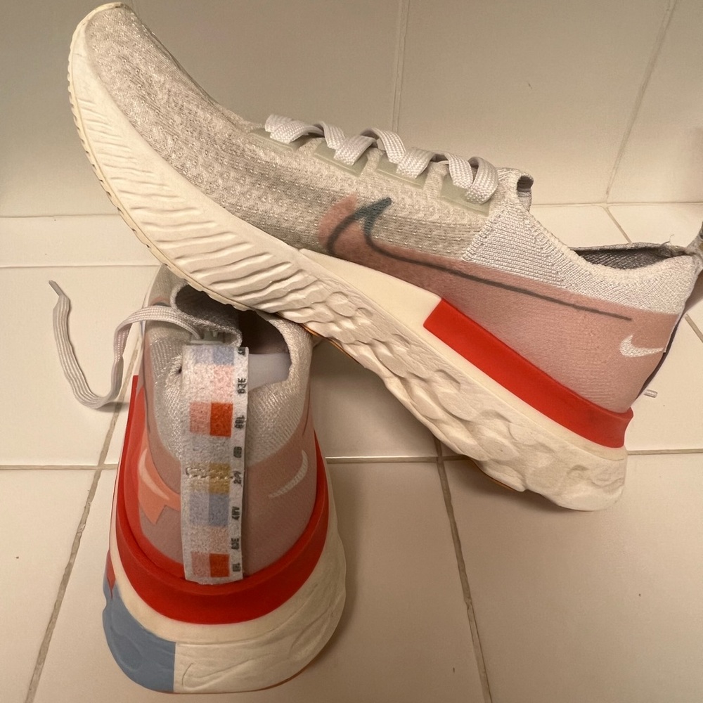 white nike react infinity run flyknit 2